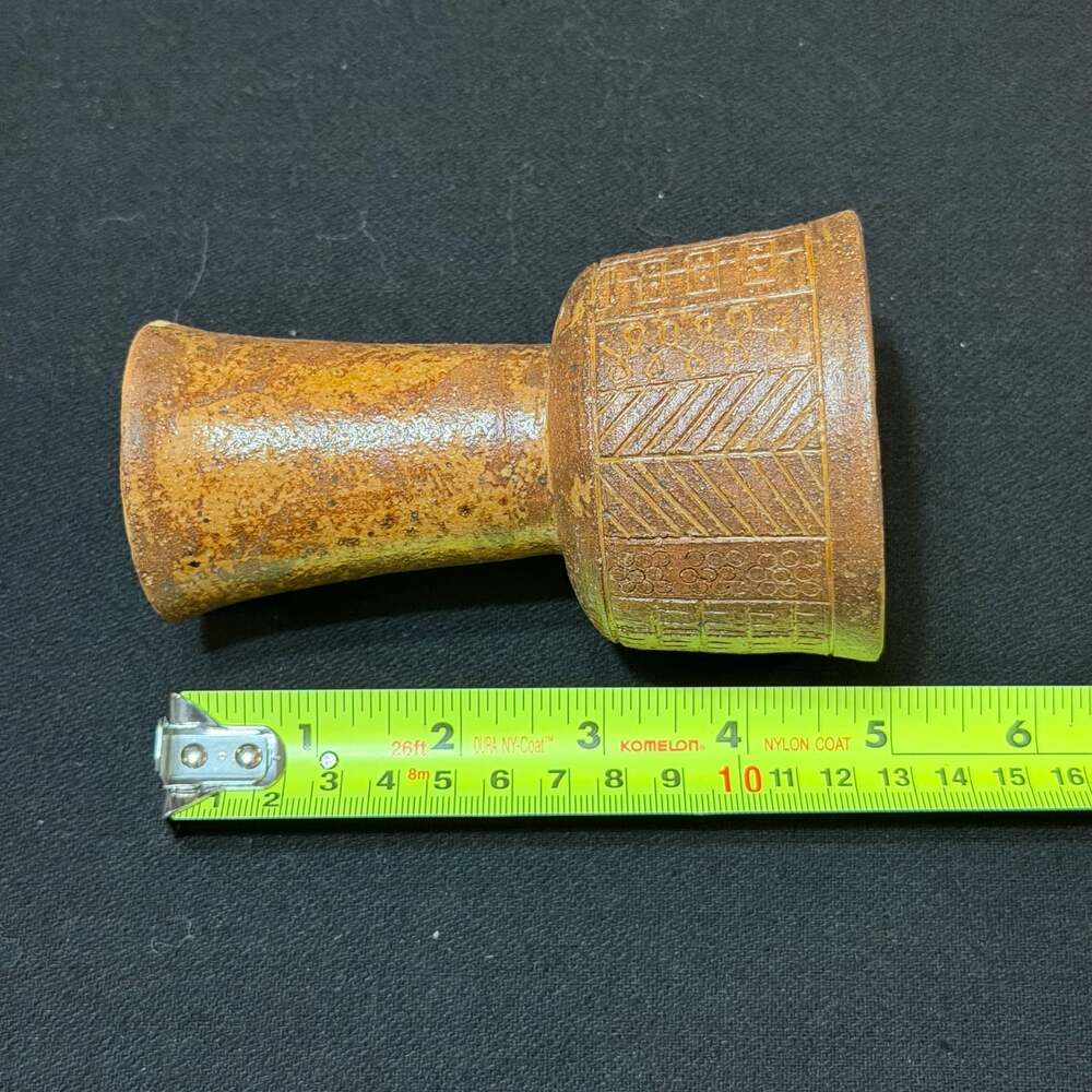 Vintage Studio Pottery Footed Goblet with Textured Geometric Design Marked 1973 - Picture 11 of 13
